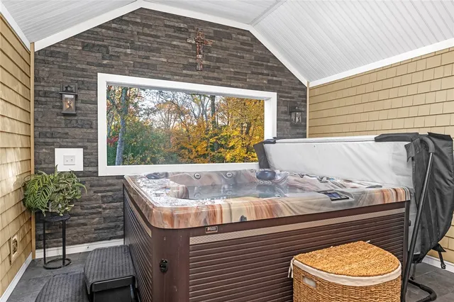 $835,000 | 300 Tunk Hill Road, Scituate, RI 02831