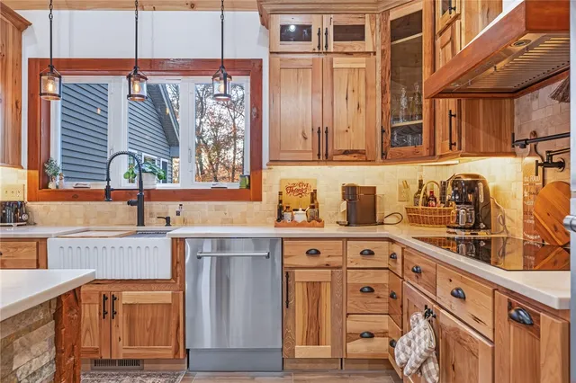 $835,000 | 300 Tunk Hill Road, Scituate, RI 02831