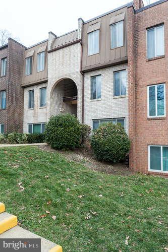 5049 7th Road South, Unit 302 Arlington, VA 22204 - Photo 3 of 26 a front view of a house with garden