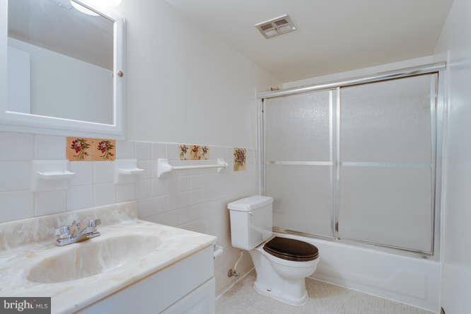 5049 7th Road South, Unit 302 Arlington, VA 22204 - Photo 23 of 26 a bathroom with a sink and a toilet