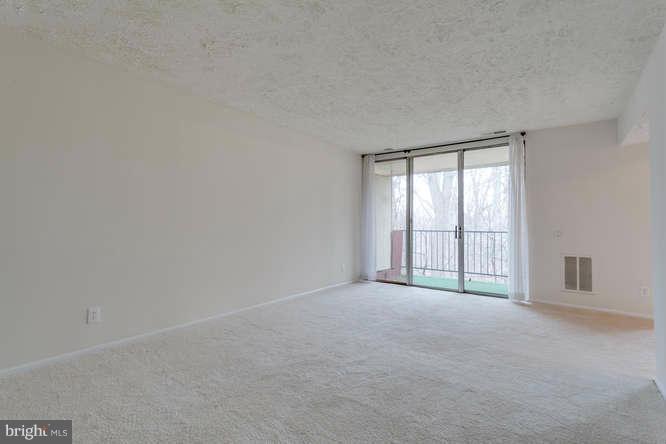 5049 7th Road South, Unit 302 Arlington, VA 22204 - Photo 9 of 26 a view of an empty room with a window