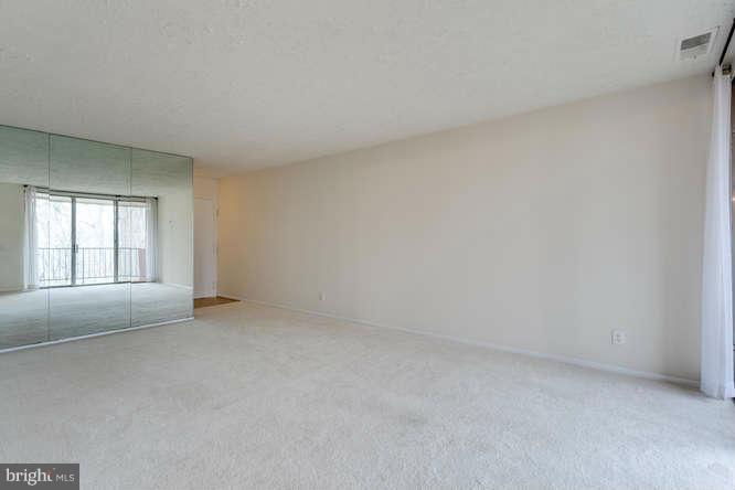 5049 7th Road South, Unit 302 Arlington, VA 22204 - Photo 10 of 26 an empty room with windows