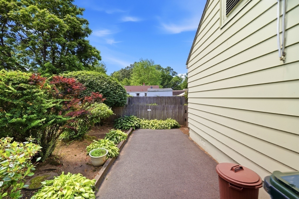 92 Massreco Street Springfield, MA 01109 - Photo 27 of 29