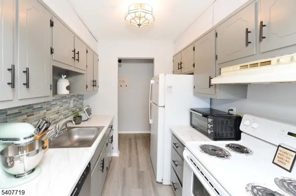 $325,000 | 100 Pierson Miller Drive, Unit 4, Pompton Lakes, NJ 07442