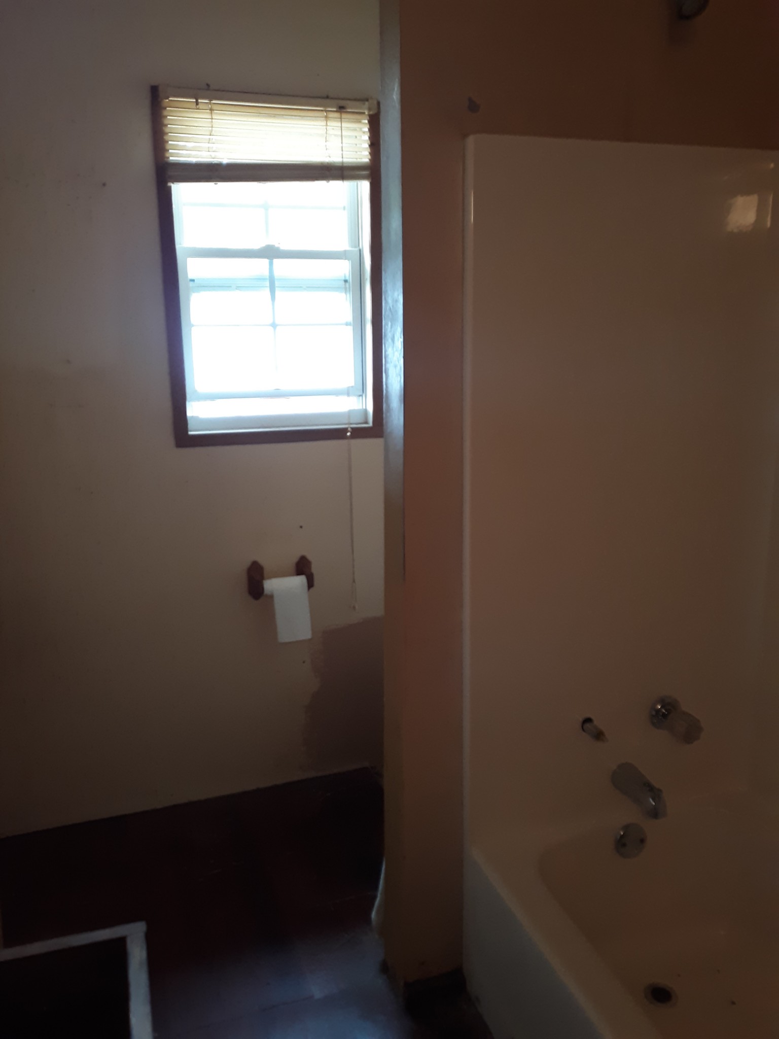 151 Abernathy Road Pulaski, TN 38478 - Photo 8 of 11 a bathroom with a bathtub