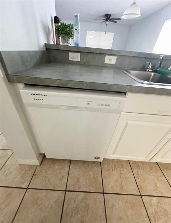 2306 Southwest 42nd Drive, Unit 140 Gainesville, FL 32607 - Photo 5 of 8 a close view of appliances