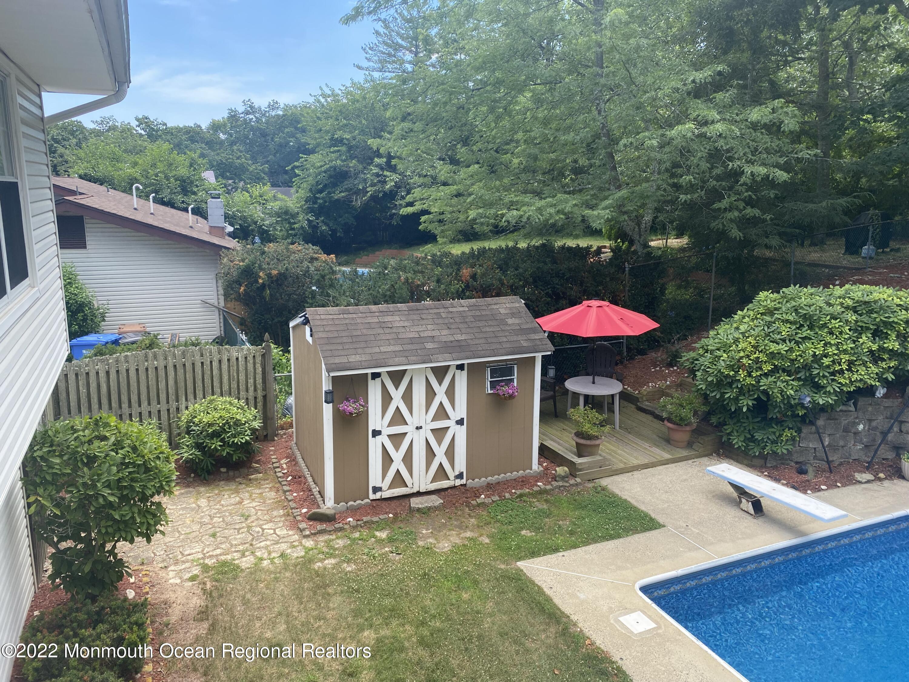 11 Oxford Road Jackson, NJ 08527 - Photo 2 of 6 11 oxford back