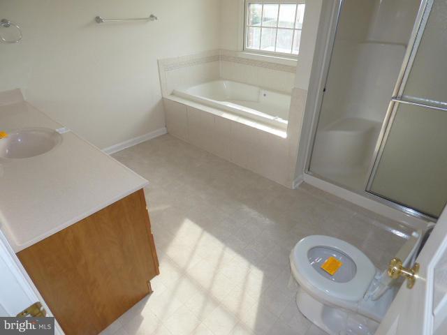 160 Stanford Road Hagerstown, MD 21742 - Photo 9 of 14 Bath