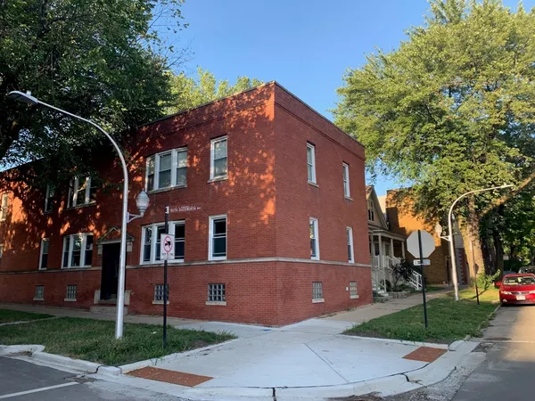 $2,850 | 3805 North Ravenswood Avenue, Unit 1, Chicago, IL 60613