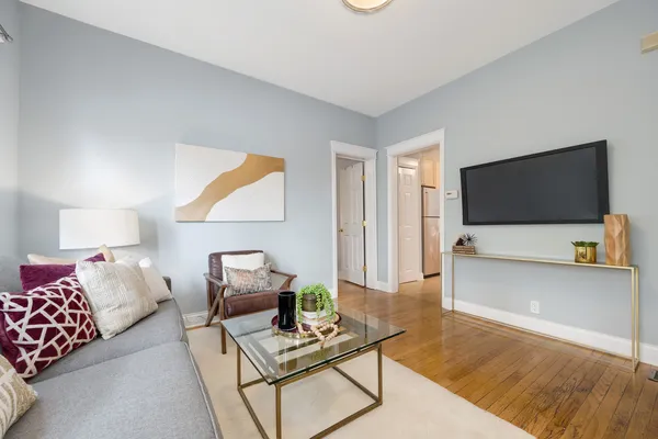 $2,850 | 3805 North Ravenswood Avenue, Unit 1, Chicago, IL 60613