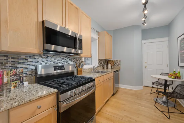 $2,850 | 3805 North Ravenswood Avenue, Unit 1, Chicago, IL 60613