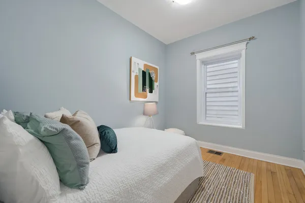 $2,850 | 3805 North Ravenswood Avenue, Unit 1, Chicago, IL 60613