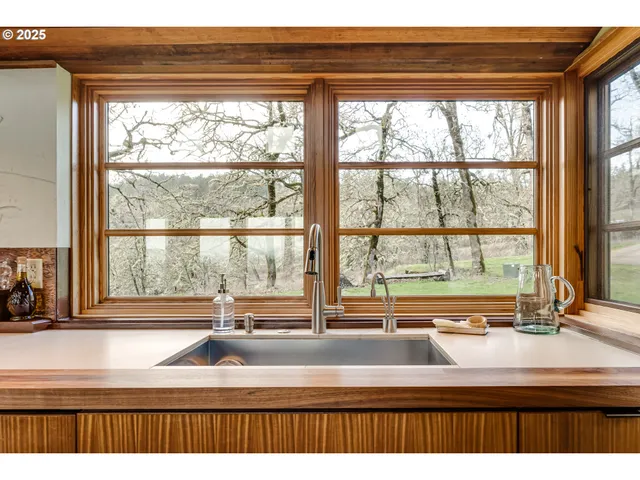 $1,800,000 | 85789 Allbritain Lane, Eugene, OR 97405