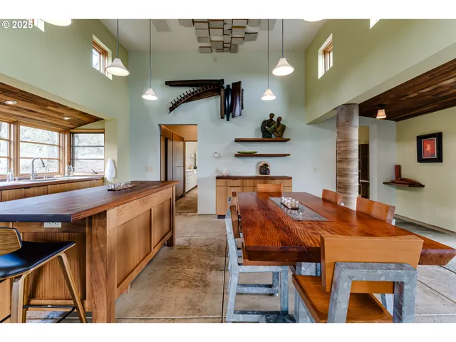 $1,800,000 | 85789 Allbritain Lane, Eugene, OR 97405