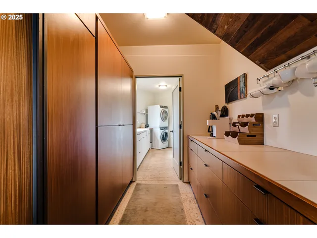 $1,800,000 | 85789 Allbritain Lane, Eugene, OR 97405