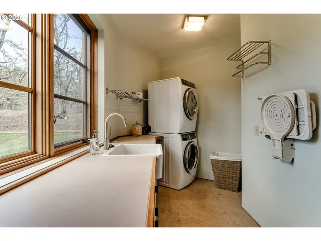 $1,800,000 | 85789 Allbritain Lane, Eugene, OR 97405