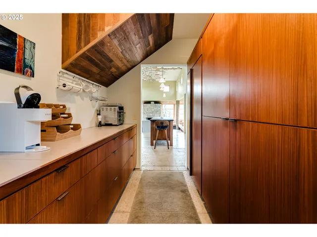 $1,800,000 | 85789 Allbritain Lane, Eugene, OR 97405