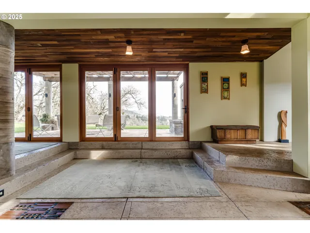 $1,800,000 | 85789 Allbritain Lane, Eugene, OR 97405