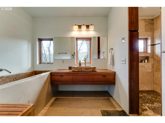 $1,800,000 | 85789 Allbritain Lane, Eugene, OR 97405