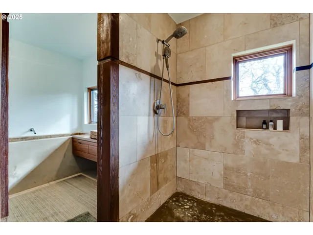 $1,800,000 | 85789 Allbritain Lane, Eugene, OR 97405