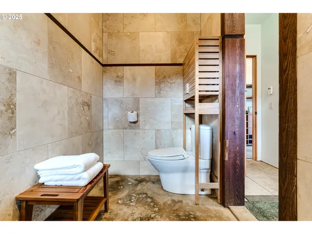 $1,800,000 | 85789 Allbritain Lane, Eugene, OR 97405