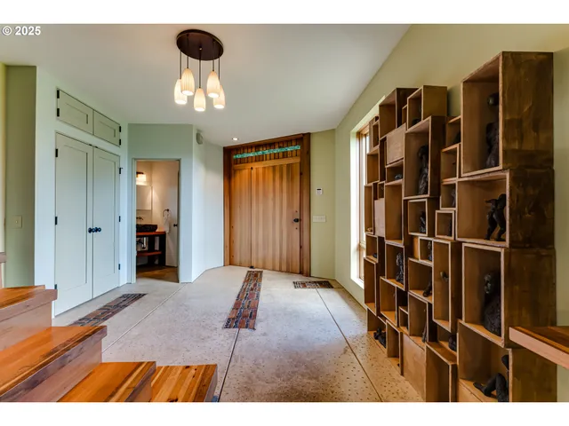 $1,800,000 | 85789 Allbritain Lane, Eugene, OR 97405