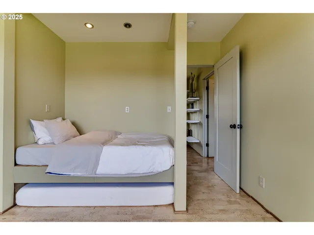 $1,800,000 | 85789 Allbritain Lane, Eugene, OR 97405