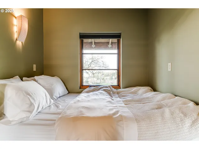 $1,800,000 | 85789 Allbritain Lane, Eugene, OR 97405