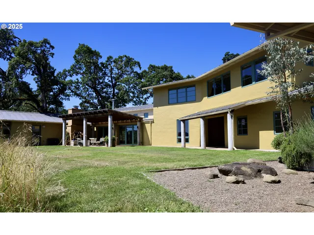 $1,800,000 | 85789 Allbritain Lane, Eugene, OR 97405