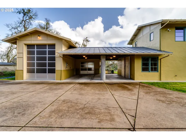 $1,800,000 | 85789 Allbritain Lane, Eugene, OR 97405