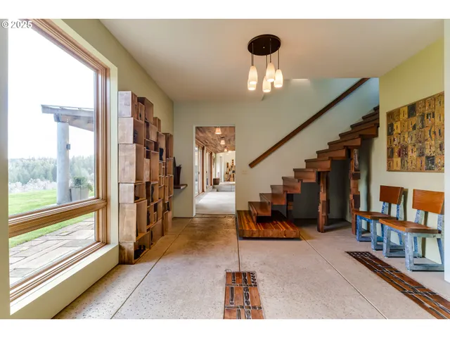 $1,800,000 | 85789 Allbritain Lane, Eugene, OR 97405