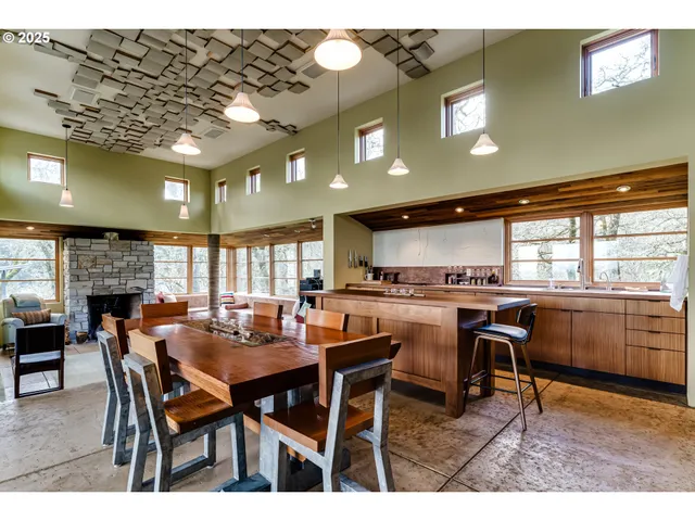 $1,800,000 | 85789 Allbritain Lane, Eugene, OR 97405