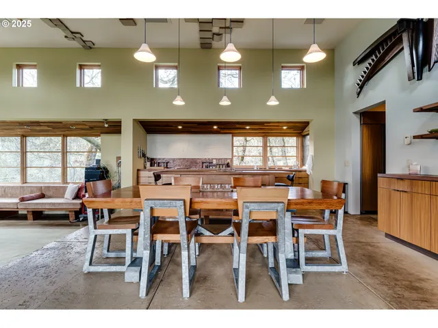 $1,800,000 | 85789 Allbritain Lane, Eugene, OR 97405