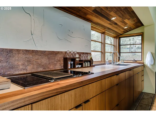 $1,800,000 | 85789 Allbritain Lane, Eugene, OR 97405