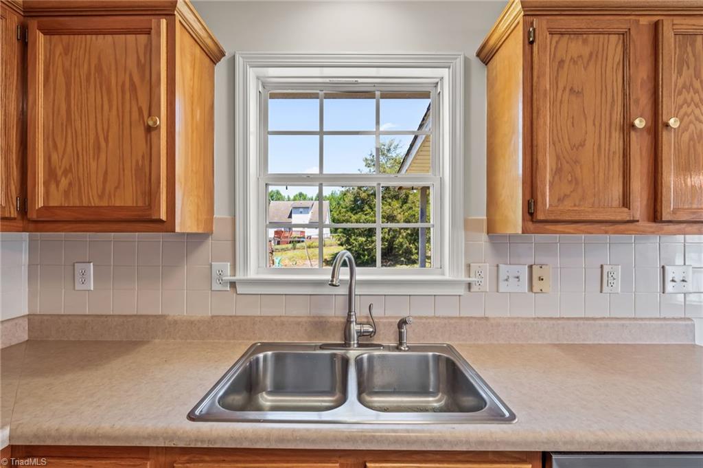 808 Arnold Road Lexington, NC 27295 - Photo 13 of 49