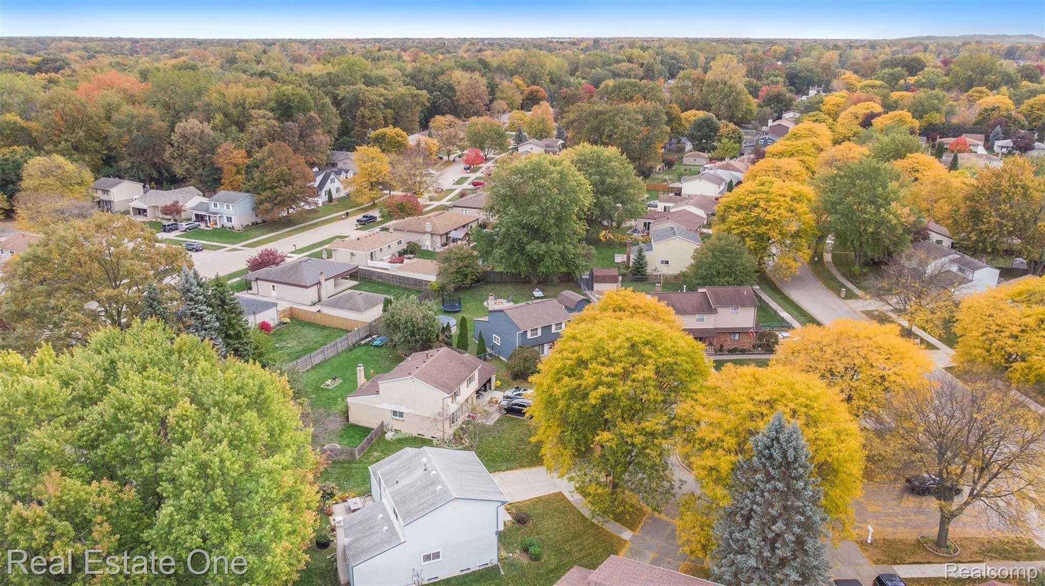 501 Meadowlake Road Canton, MI 48188 - Photo 31 of 36 DJI_0273.jpg
