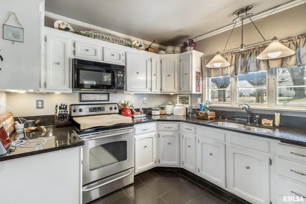 $254,900 | 1303 West Adams Road, Macomb, IL 61455