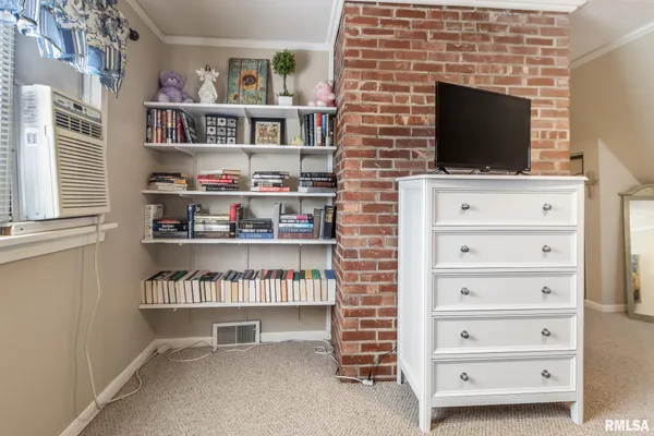 $254,900 | 1303 West Adams Road, Macomb, IL 61455