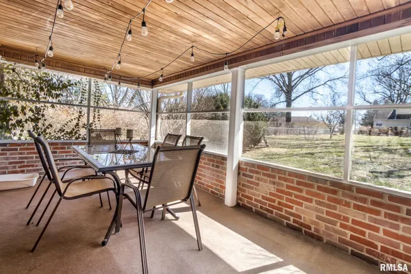 $254,900 | 1303 West Adams Road, Macomb, IL 61455