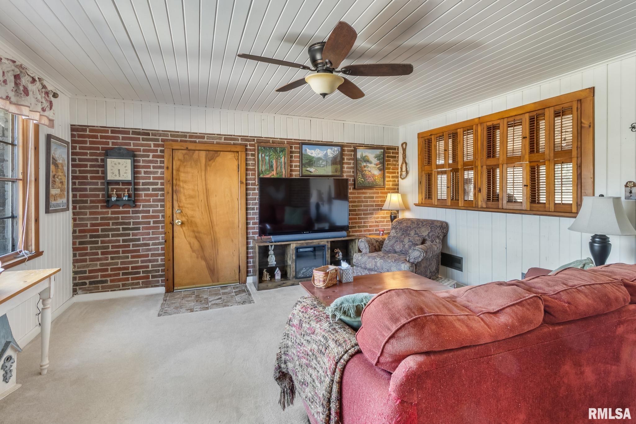 1303 West Adams Road Macomb, IL 61455 - Photo 8 of 36