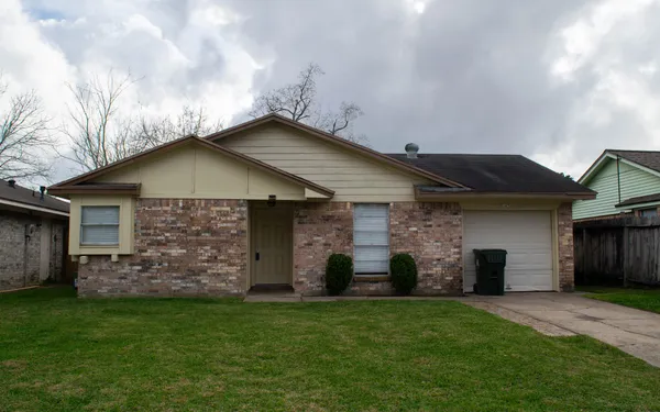 $1,400 | 4826 Redfish Reef Drive, Bacliff, TX 77518