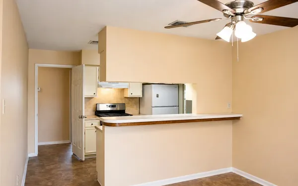 $1,400 | 4826 Redfish Reef Drive, Bacliff, TX 77518