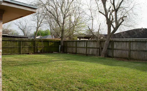 $1,400 | 4826 Redfish Reef Drive, Bacliff, TX 77518