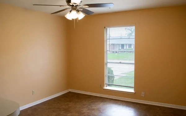 $1,400 | 4826 Redfish Reef Drive, Bacliff, TX 77518