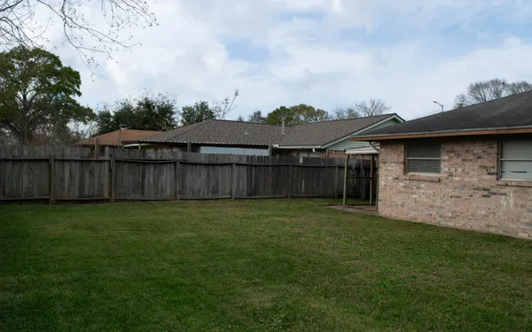 $1,400 | 4826 Redfish Reef Drive, Bacliff, TX 77518