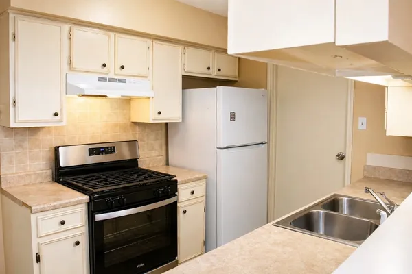 $1,400 | 4826 Redfish Reef Drive, Bacliff, TX 77518