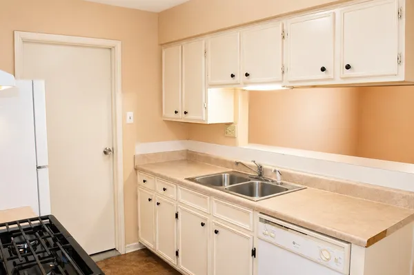 $1,400 | 4826 Redfish Reef Drive, Bacliff, TX 77518