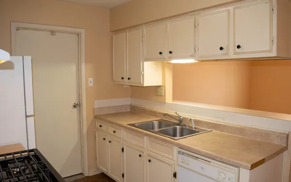 $1,400 | 4826 Redfish Reef Drive, Bacliff, TX 77518