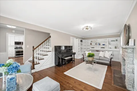 $1,899,000 | 586 Earl Drive, Northfield, IL 60093