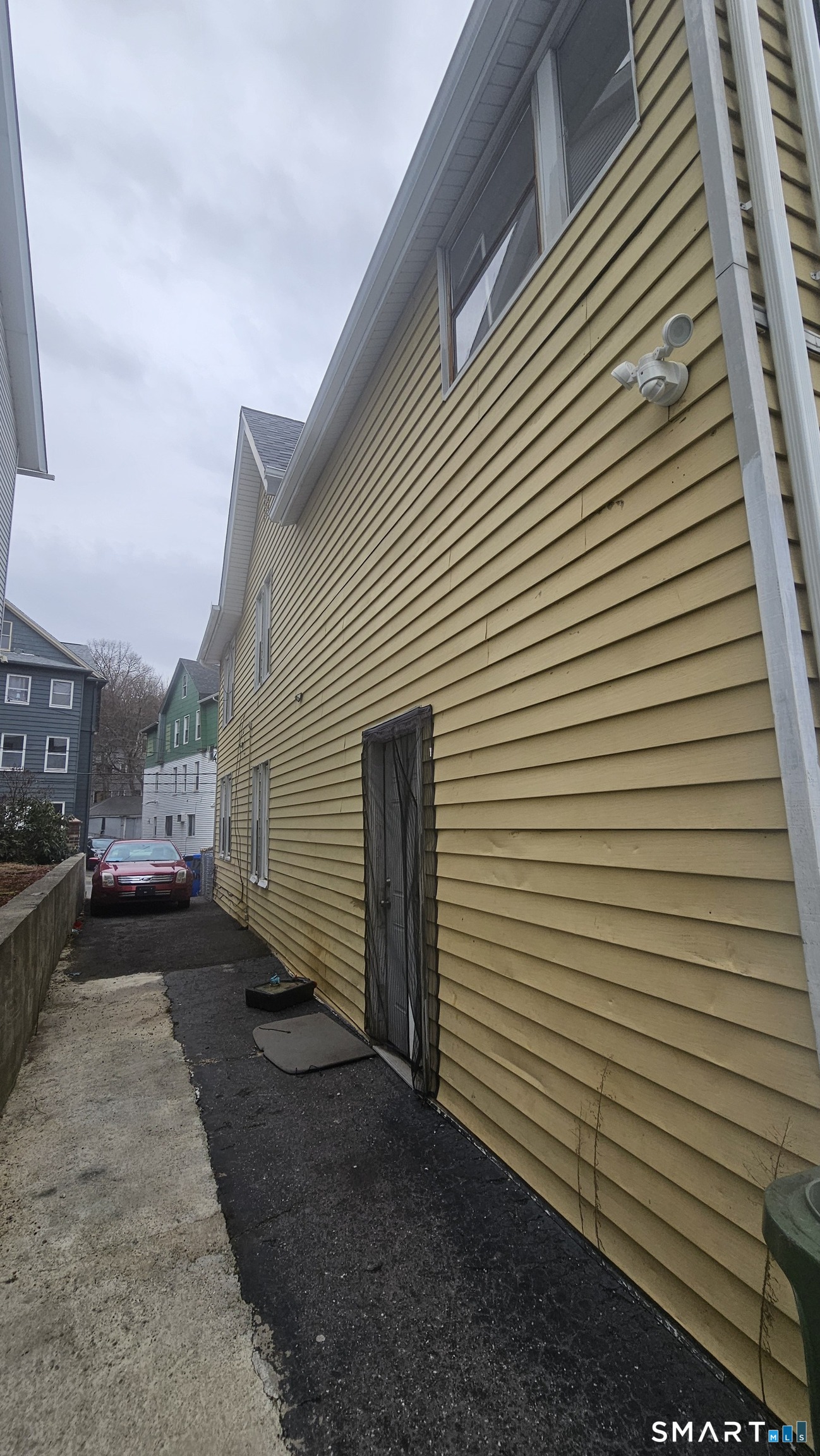 15 James Street Waterbury, CT 06708 - Photo 4 of 27